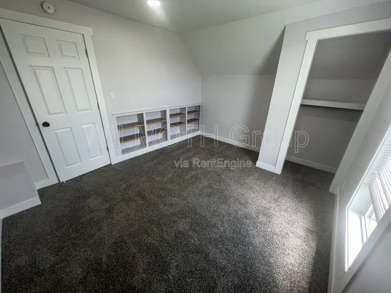 2-Bedroom Retreat on Iowa Street - Your Cozy 1176 Sq Ft Haven in Indianapolis! property image