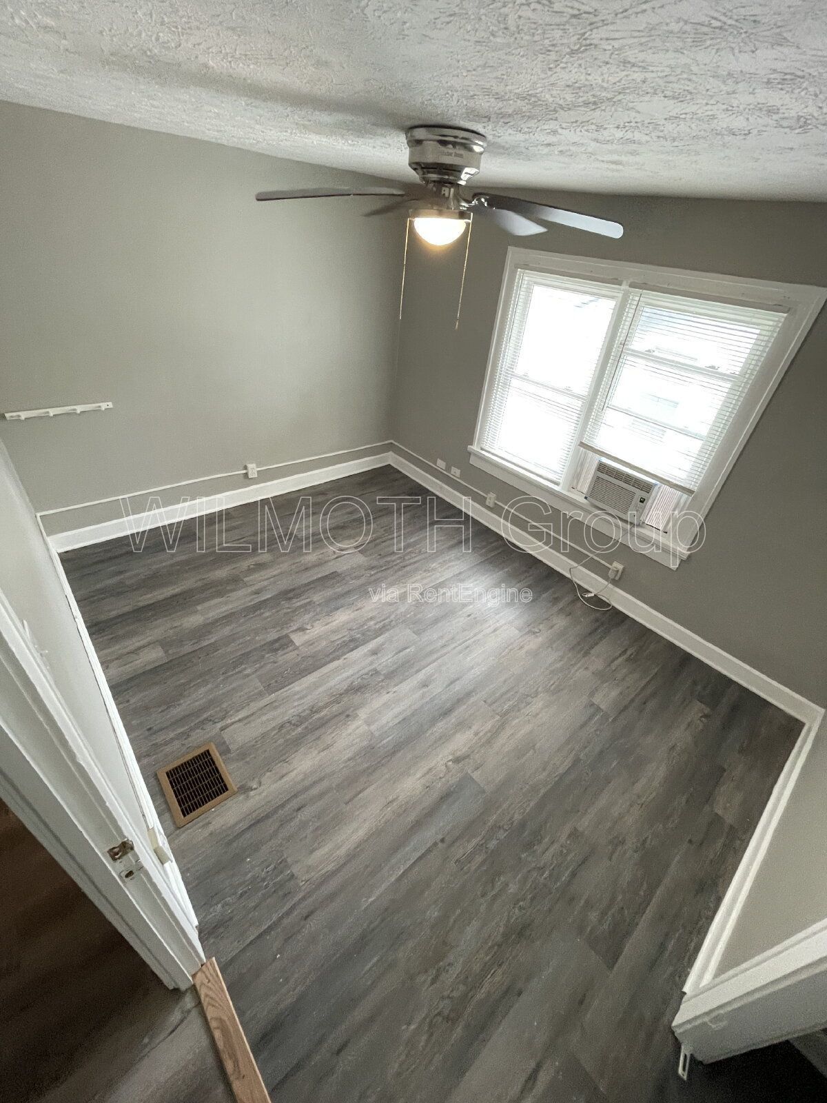 3-Bed Duplex Retreat on North Tuxedo Street, Indianapolis – Spacious 1256 Sq Ft Living! property image