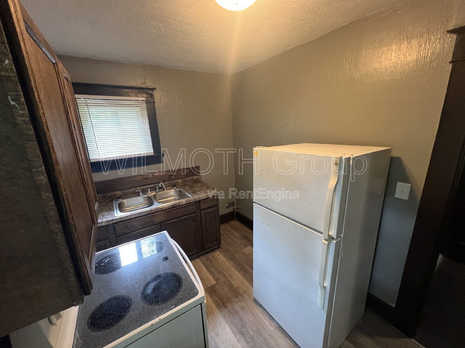 2-Bed Haven with Gleaming Hardwood Floors in Indianapolis - Cozy 600 Sq Ft! property image