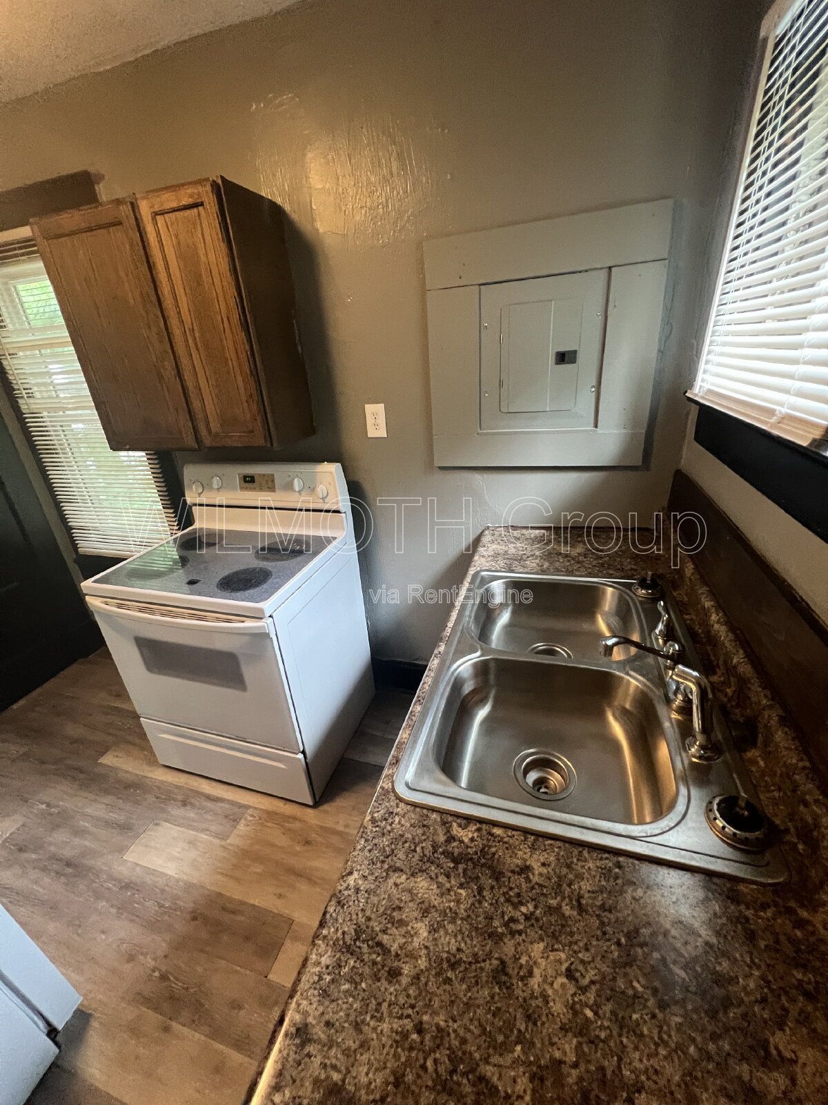 2-Bed Haven with Gleaming Hardwood Floors in Indianapolis - Cozy 600 Sq Ft! property image