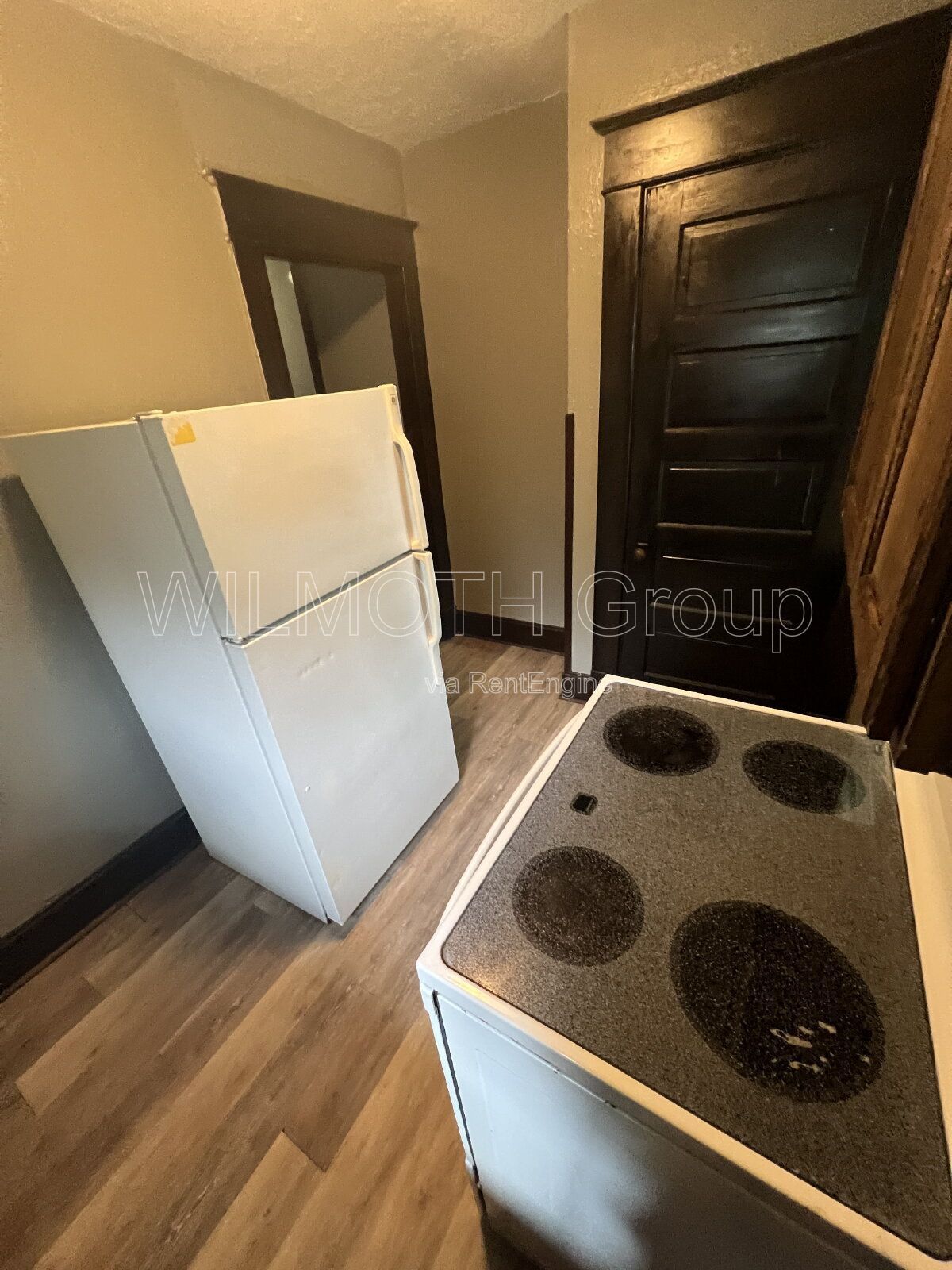 2-Bed Haven with Gleaming Hardwood Floors in Indianapolis - Cozy 600 Sq Ft! property image