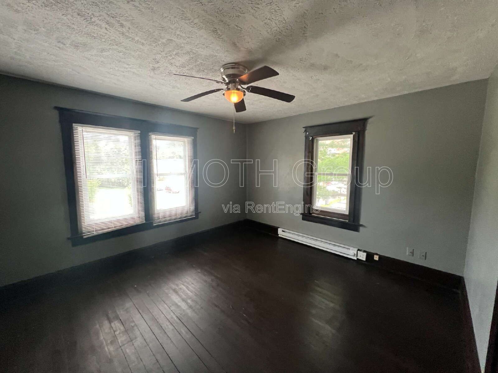2-Bed Haven with Gleaming Hardwood Floors in Indianapolis - Cozy 600 Sq Ft! property image