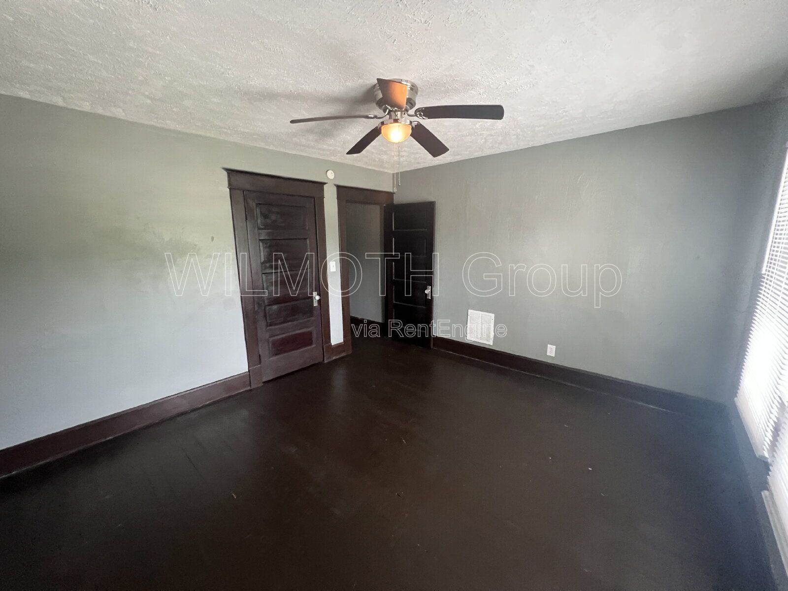 2-Bed Haven with Gleaming Hardwood Floors in Indianapolis - Cozy 600 Sq Ft! property image
