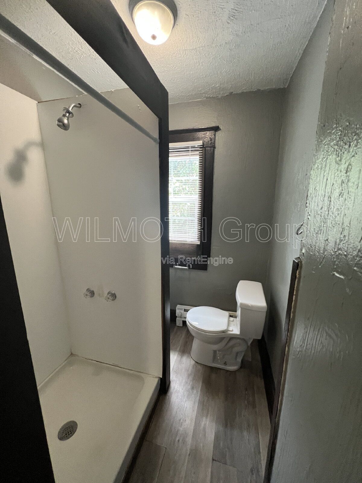 2-Bed Haven with Gleaming Hardwood Floors in Indianapolis - Cozy 600 Sq Ft! property image