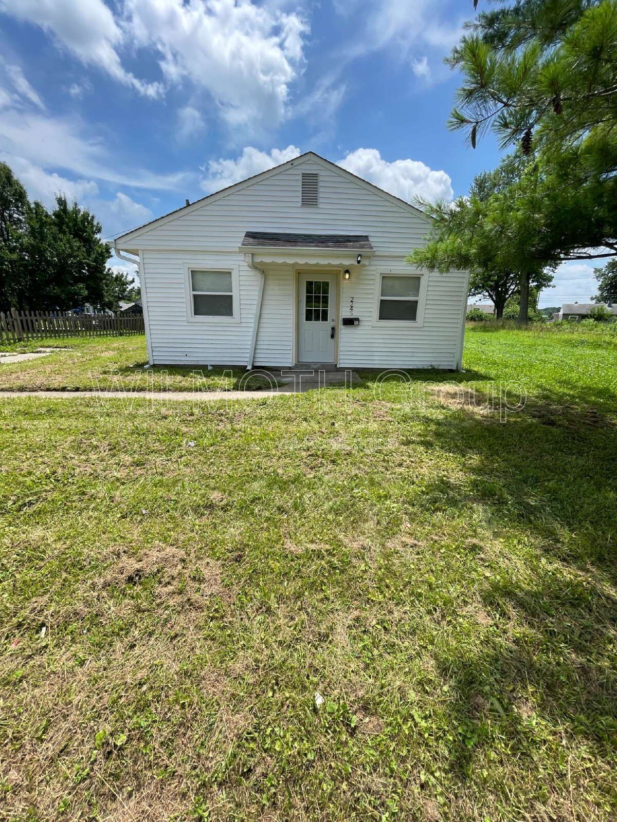 2-Bed Duplex in Indy – Cozy Living on Admiral Drive! property image