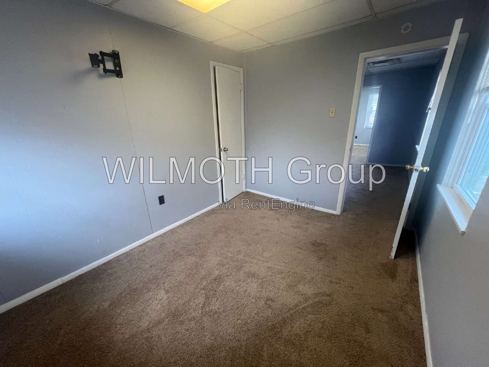 1-Bedroom Retreat in Indianapolis - 800 Sq Ft of Comfort on Broadway Street! property image