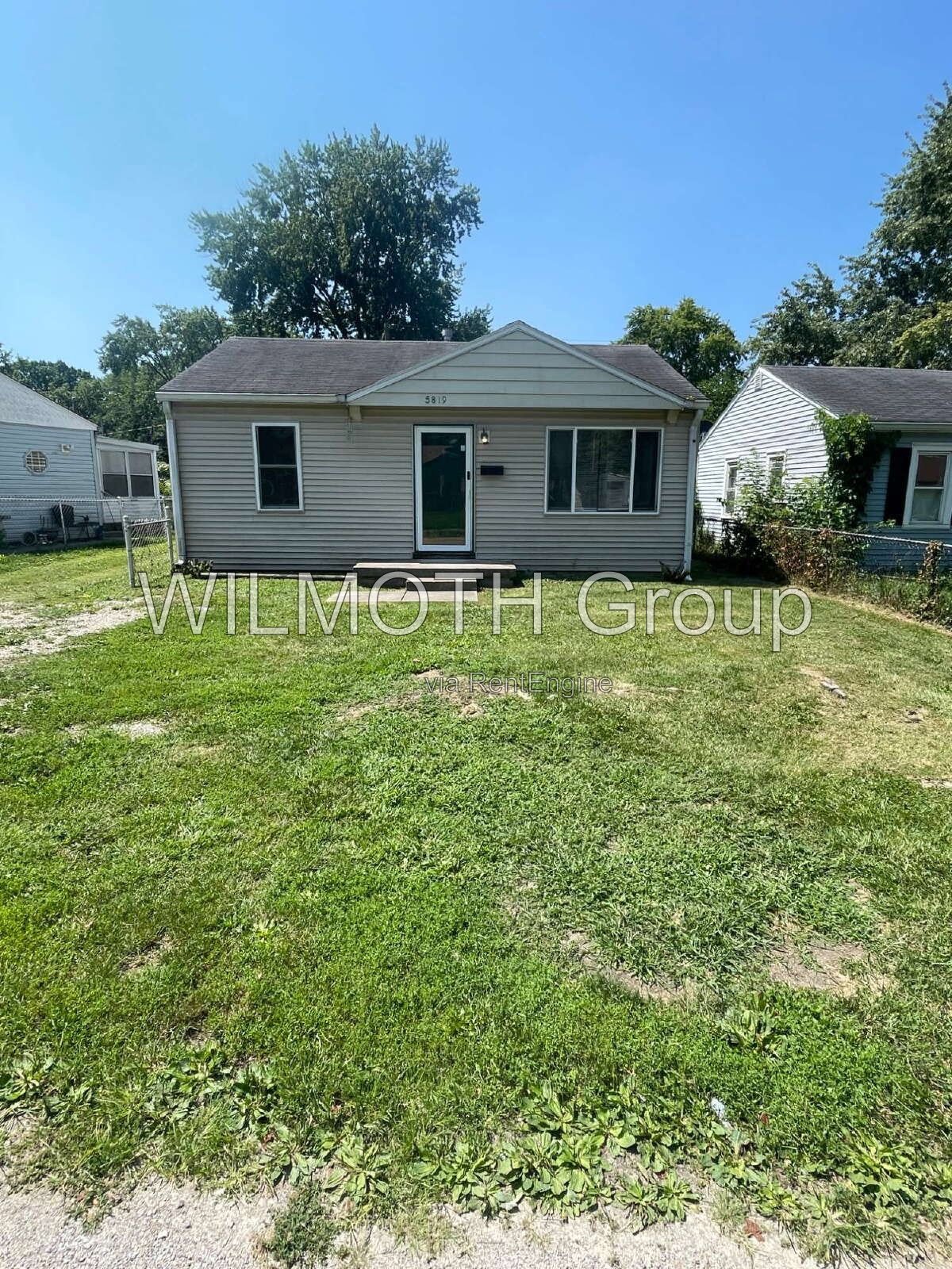 2-Bedroom Retreat with Gleaming Hardwood Floors on Greenfield Avenue! property image