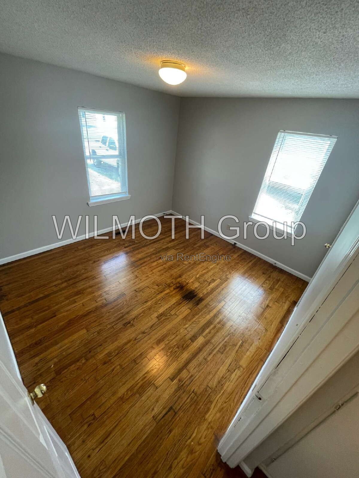 2-Bedroom Retreat with Gleaming Hardwood Floors on Greenfield Avenue! property image