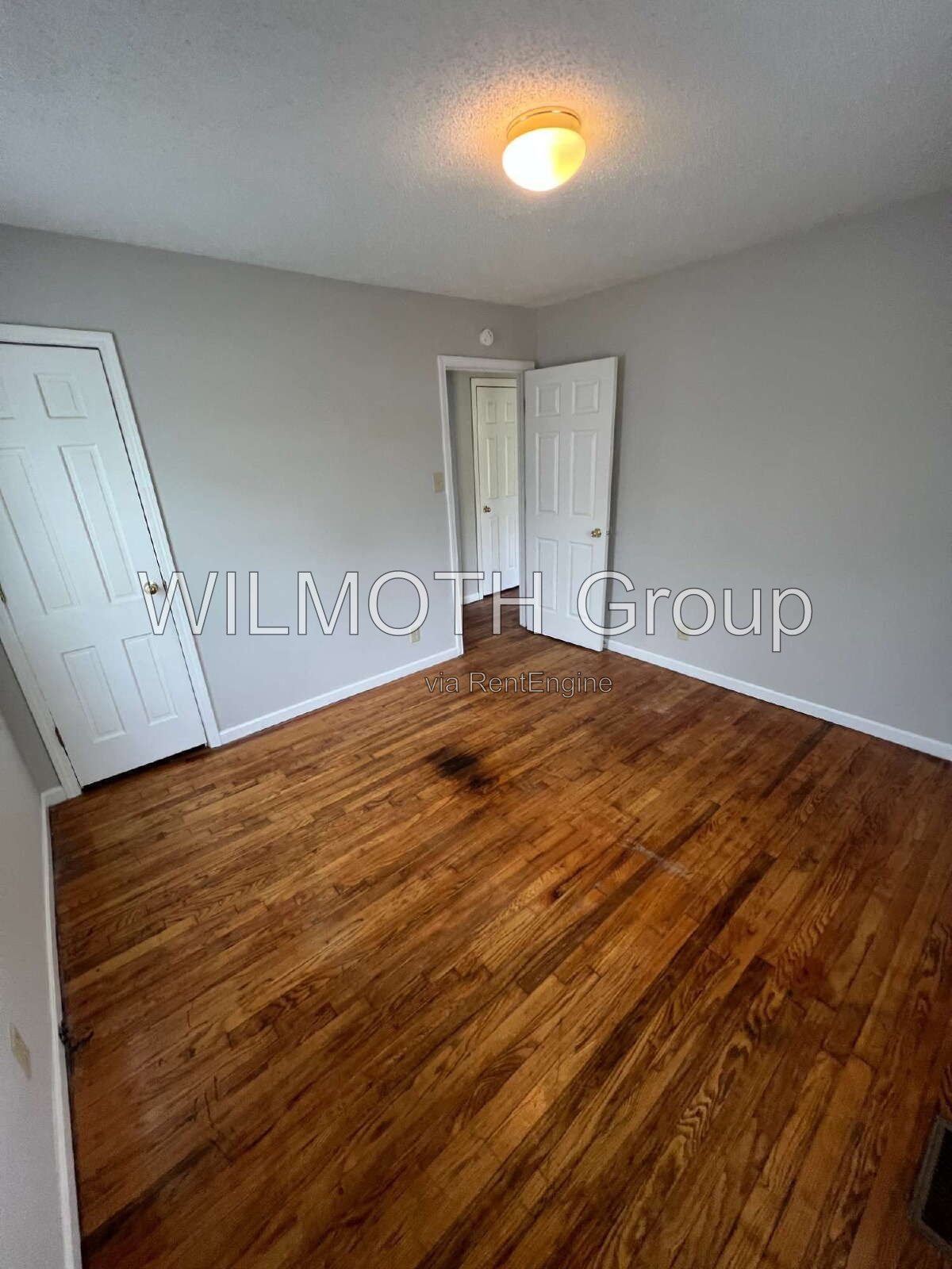 2-Bedroom Retreat with Gleaming Hardwood Floors on Greenfield Avenue! property image