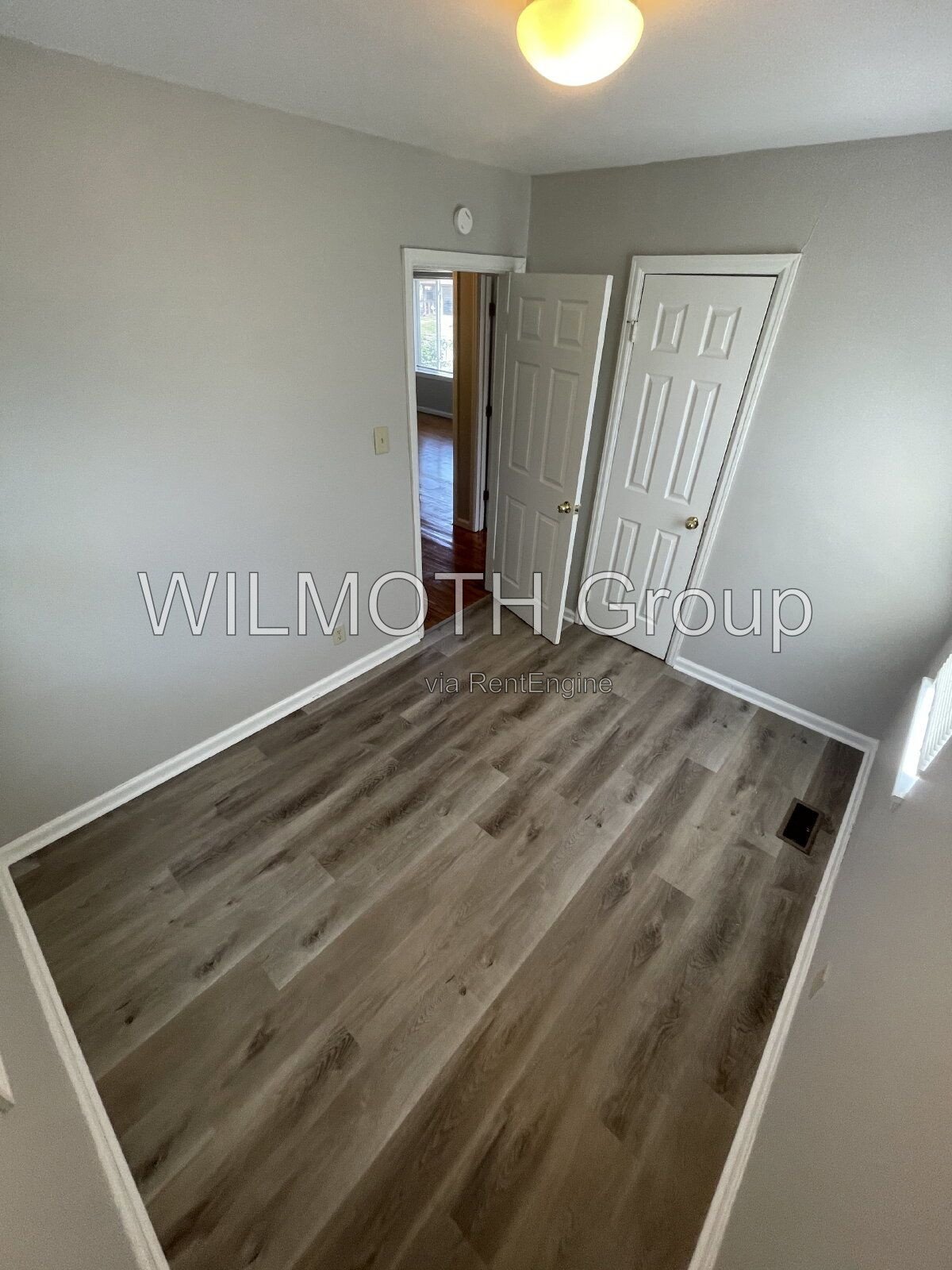 2-Bedroom Retreat with Gleaming Hardwood Floors on Greenfield Avenue! property image
