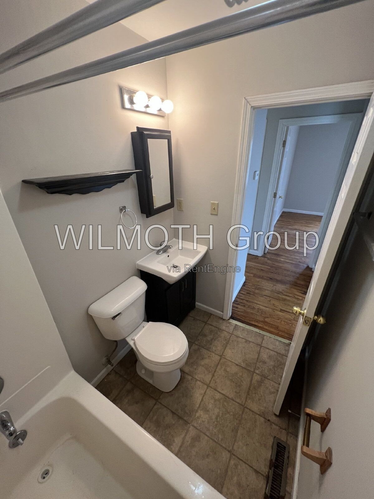 2-Bedroom Retreat with Gleaming Hardwood Floors on Greenfield Avenue! property image