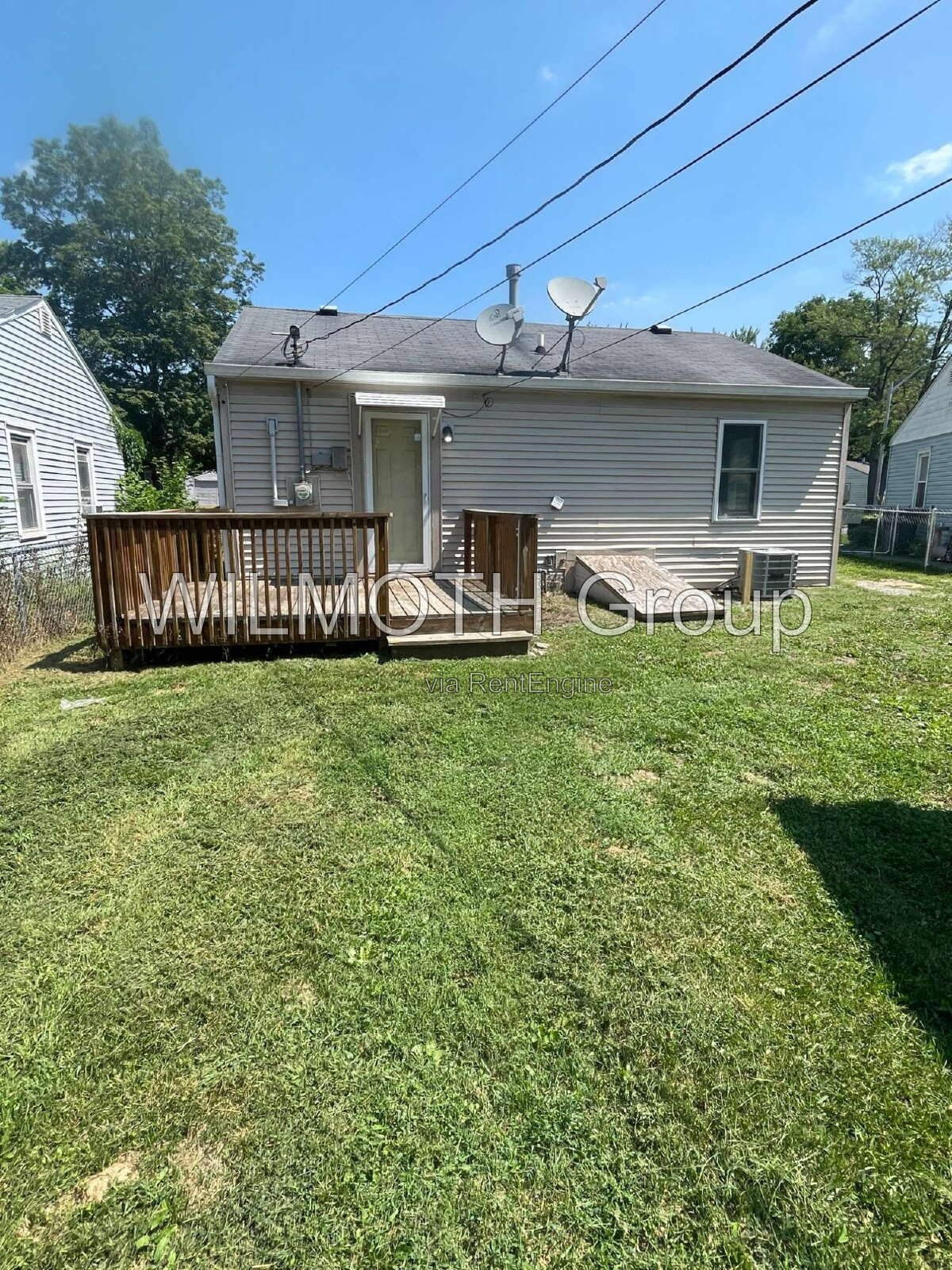 2-Bedroom Retreat with Gleaming Hardwood Floors on Greenfield Avenue! property image