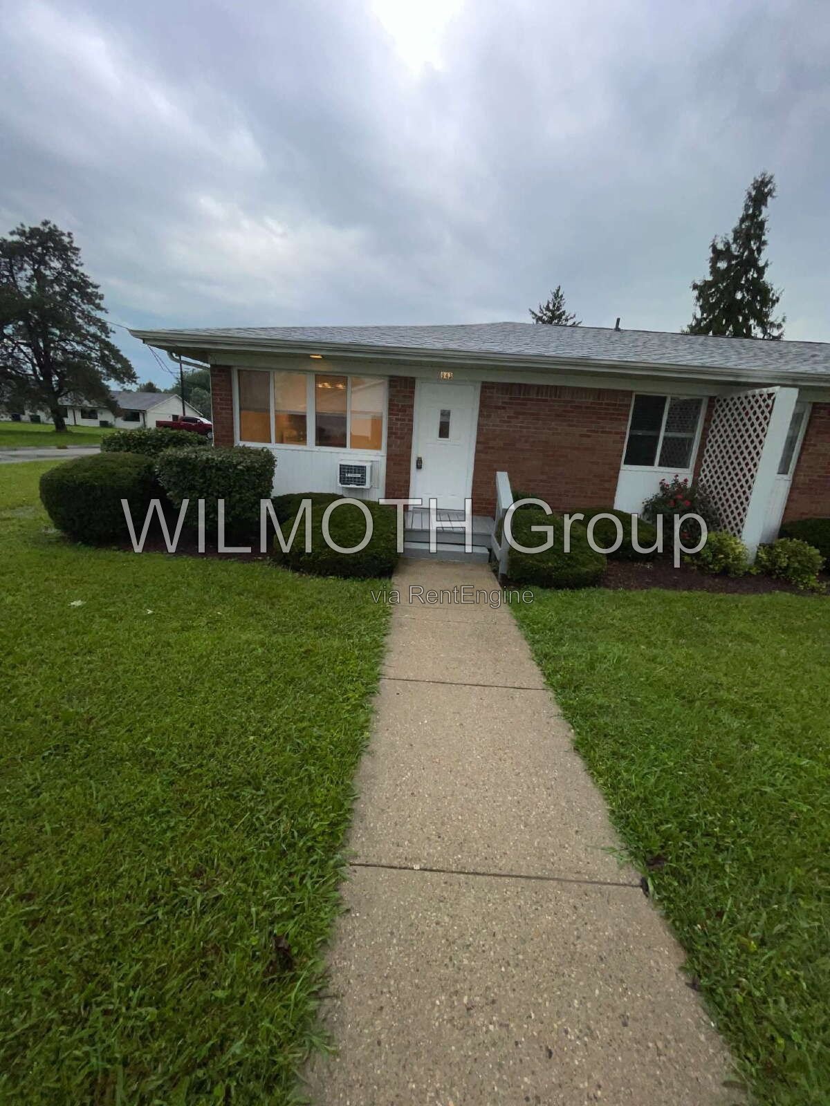 2-Bed Condo with Gleaming Hardwood Floors – 943 West McKay Road, Shelbyville! property image