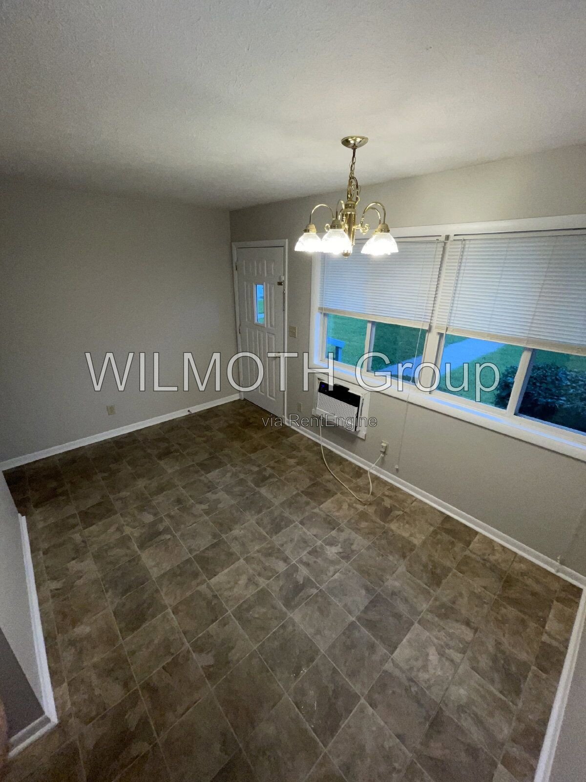 2-Bed Condo with Gleaming Hardwood Floors – 943 West McKay Road, Shelbyville! property image