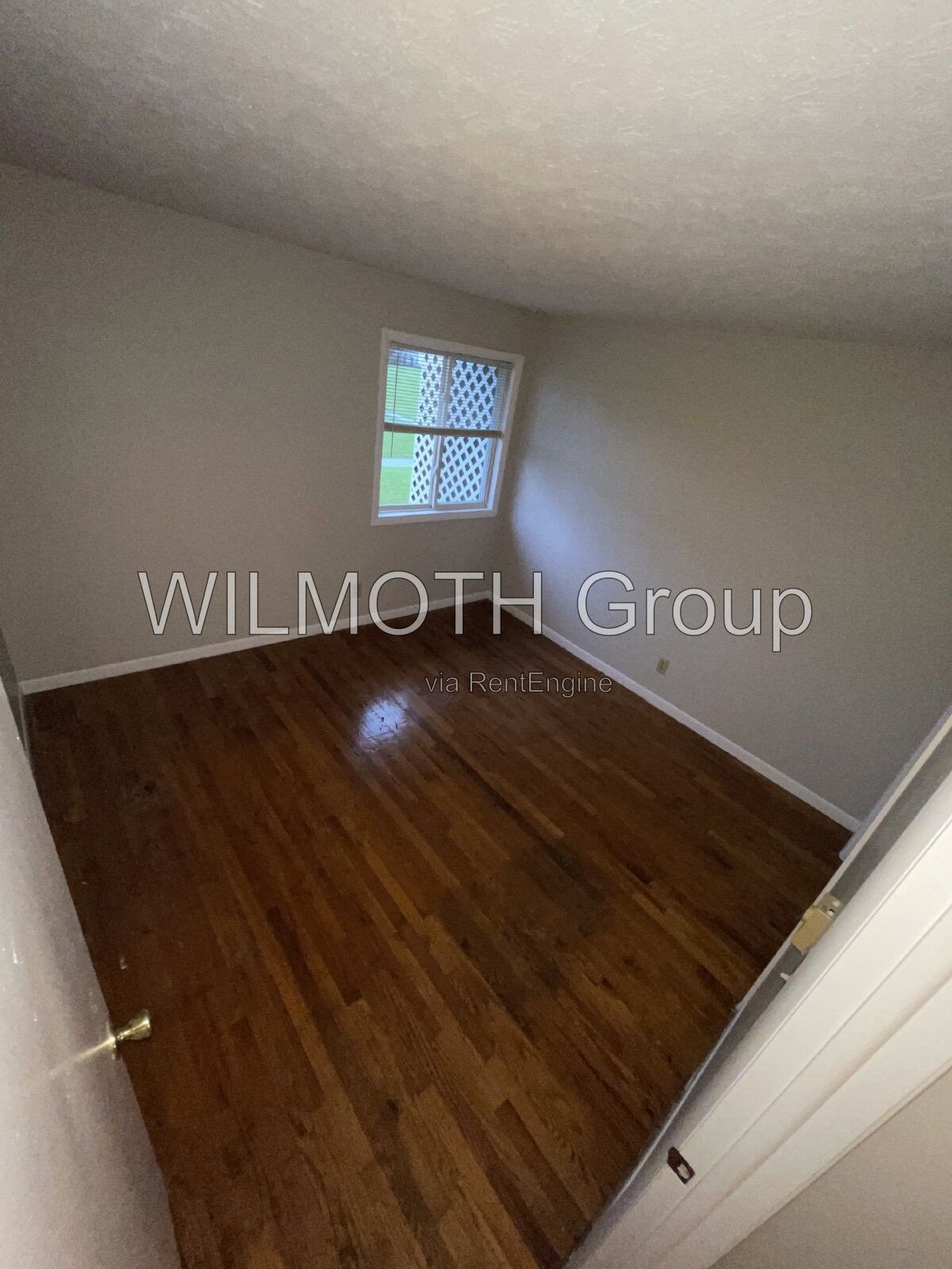 2-Bed Condo with Gleaming Hardwood Floors – 943 West McKay Road, Shelbyville! property image