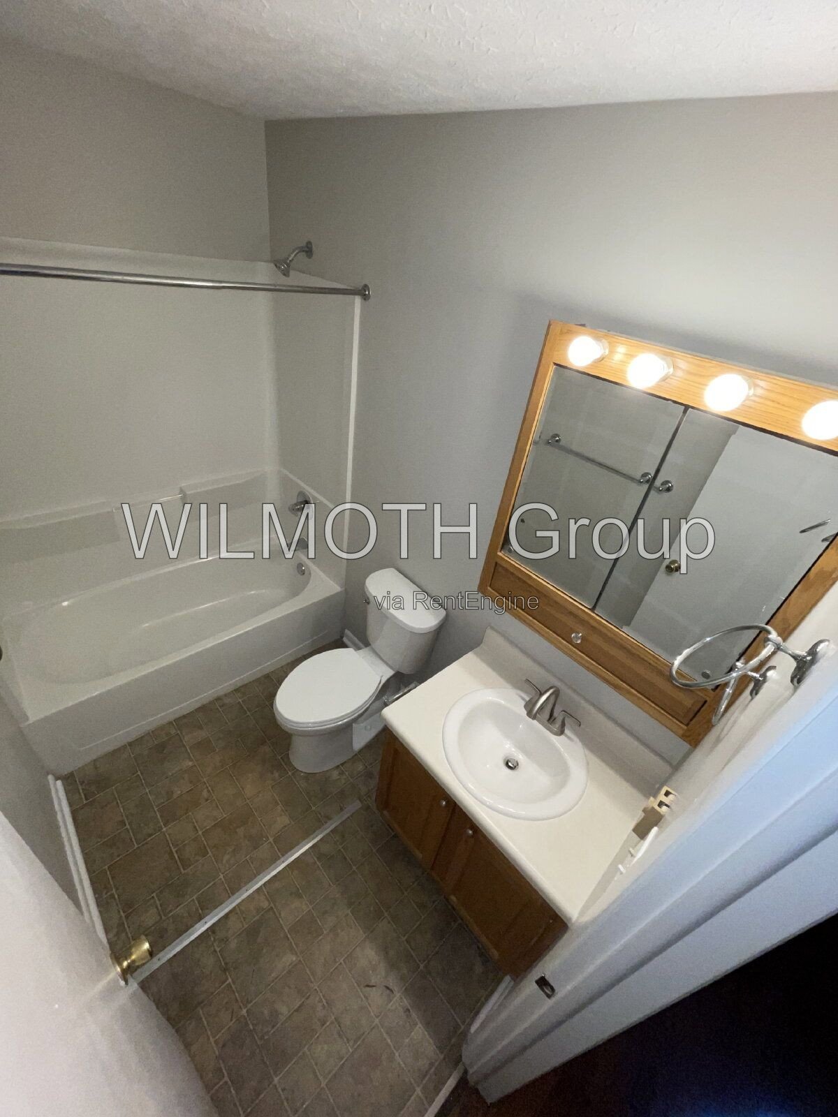2-Bed Condo with Gleaming Hardwood Floors – 943 West McKay Road, Shelbyville! property image