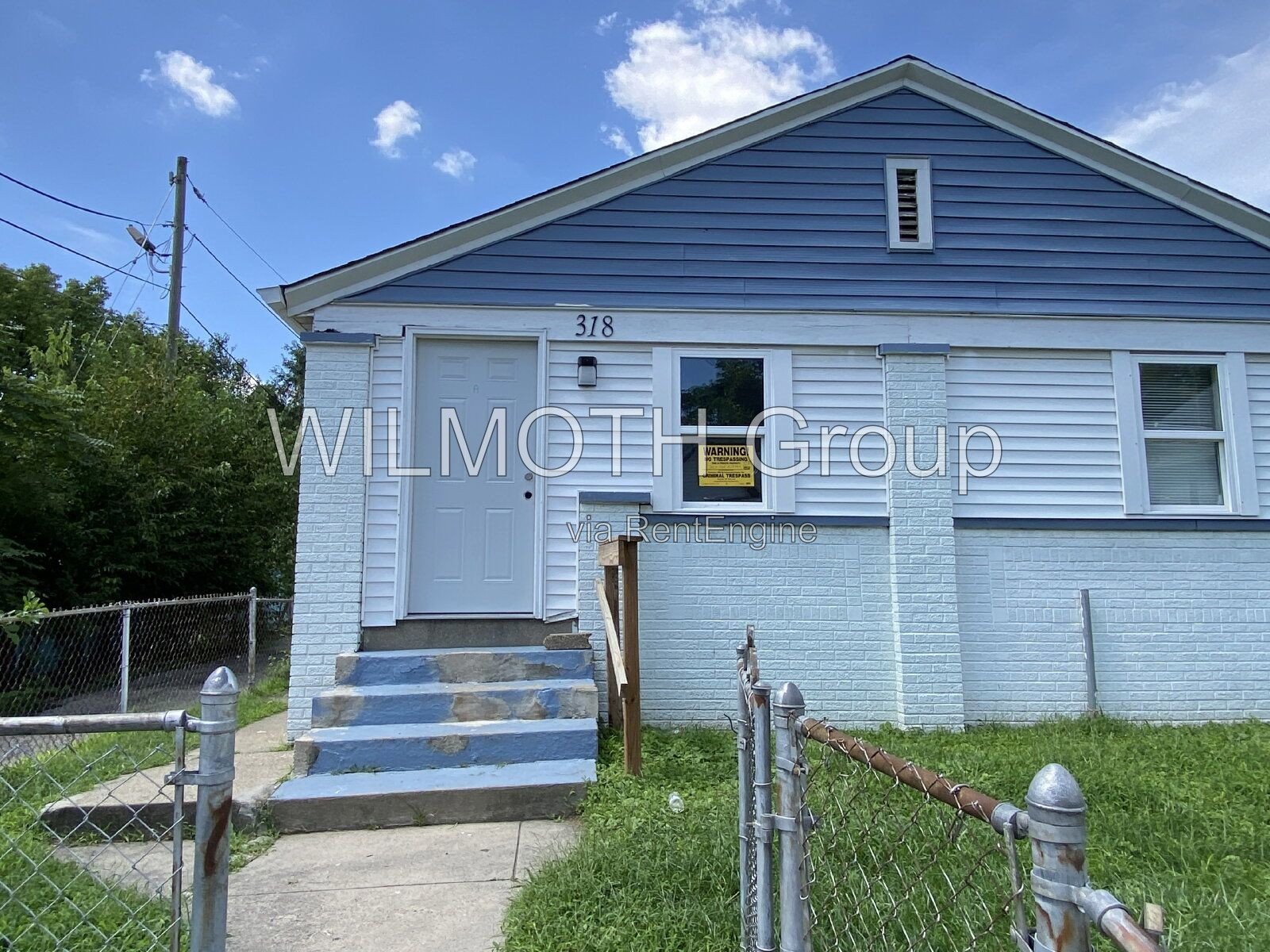 Studio Living: Cozy 450 Sq. Ft. Duplex in Indianapolis - 318 North Sherman Drive property image