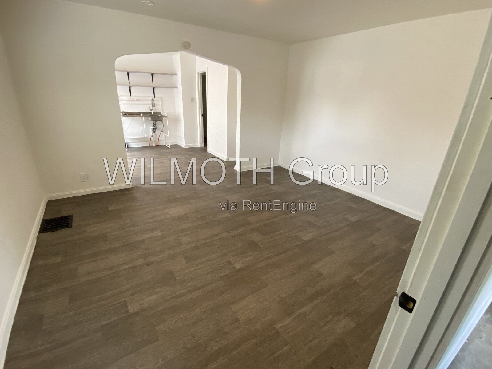 Studio Living: Cozy 450 Sq. Ft. Duplex in Indianapolis - 318 North Sherman Drive property image