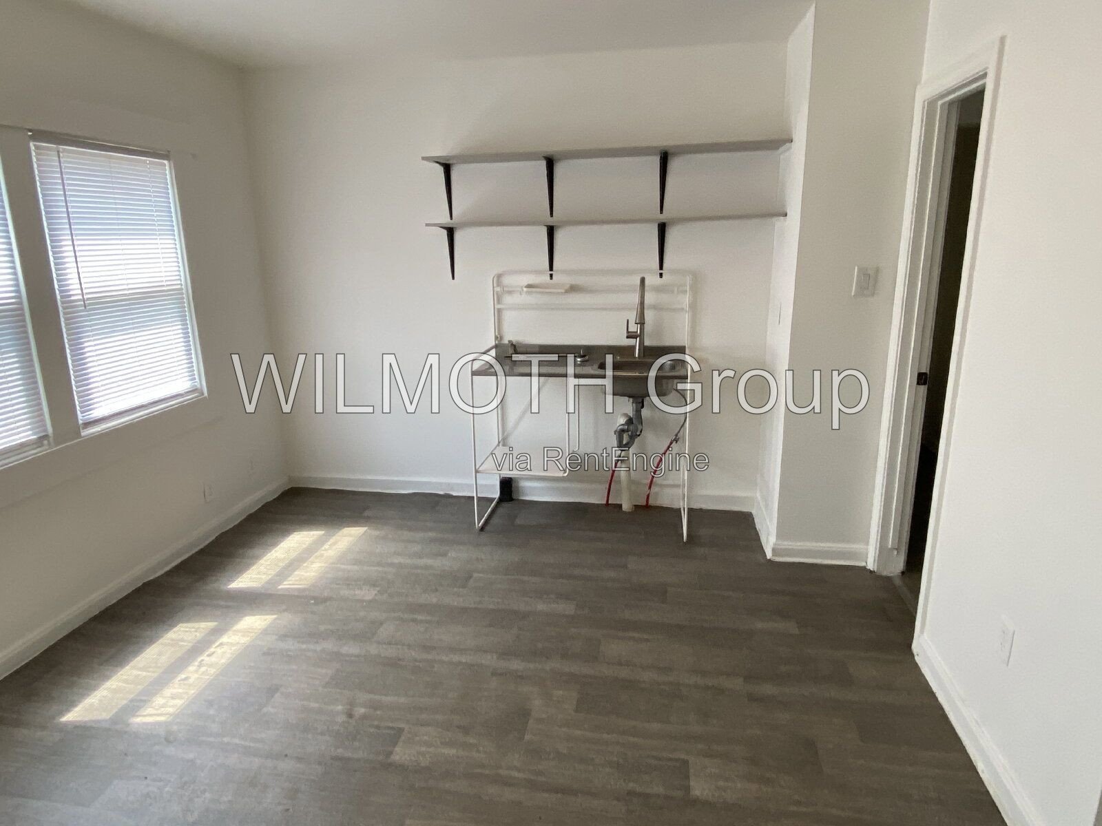 Studio Living: Cozy 450 Sq. Ft. Duplex in Indianapolis - 318 North Sherman Drive property image