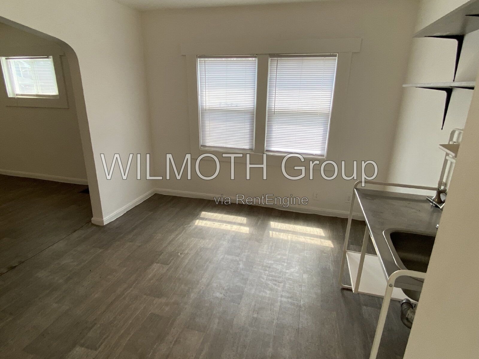 Studio Living: Cozy 450 Sq. Ft. Duplex in Indianapolis - 318 North Sherman Drive property image