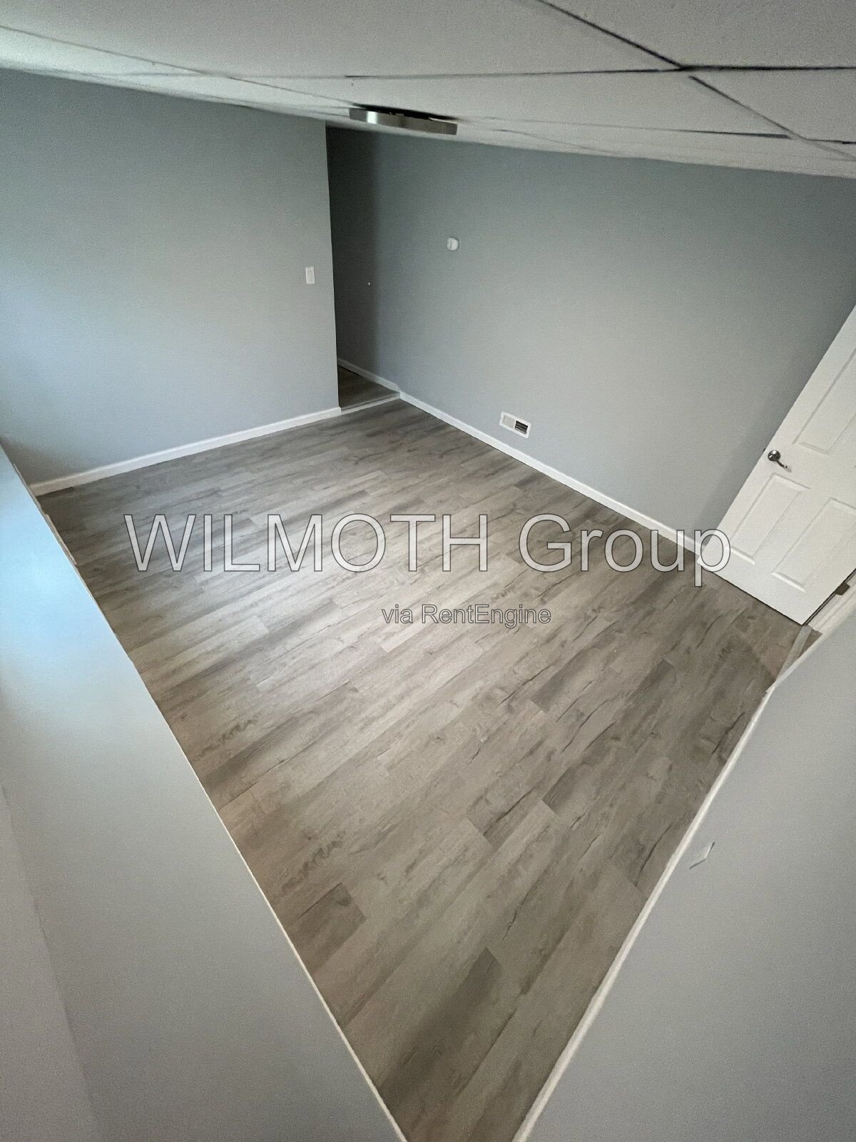 2-Bedroom Gem in Indianapolis – Cozy Living Awaits at 15 North Riley Avenue! property image