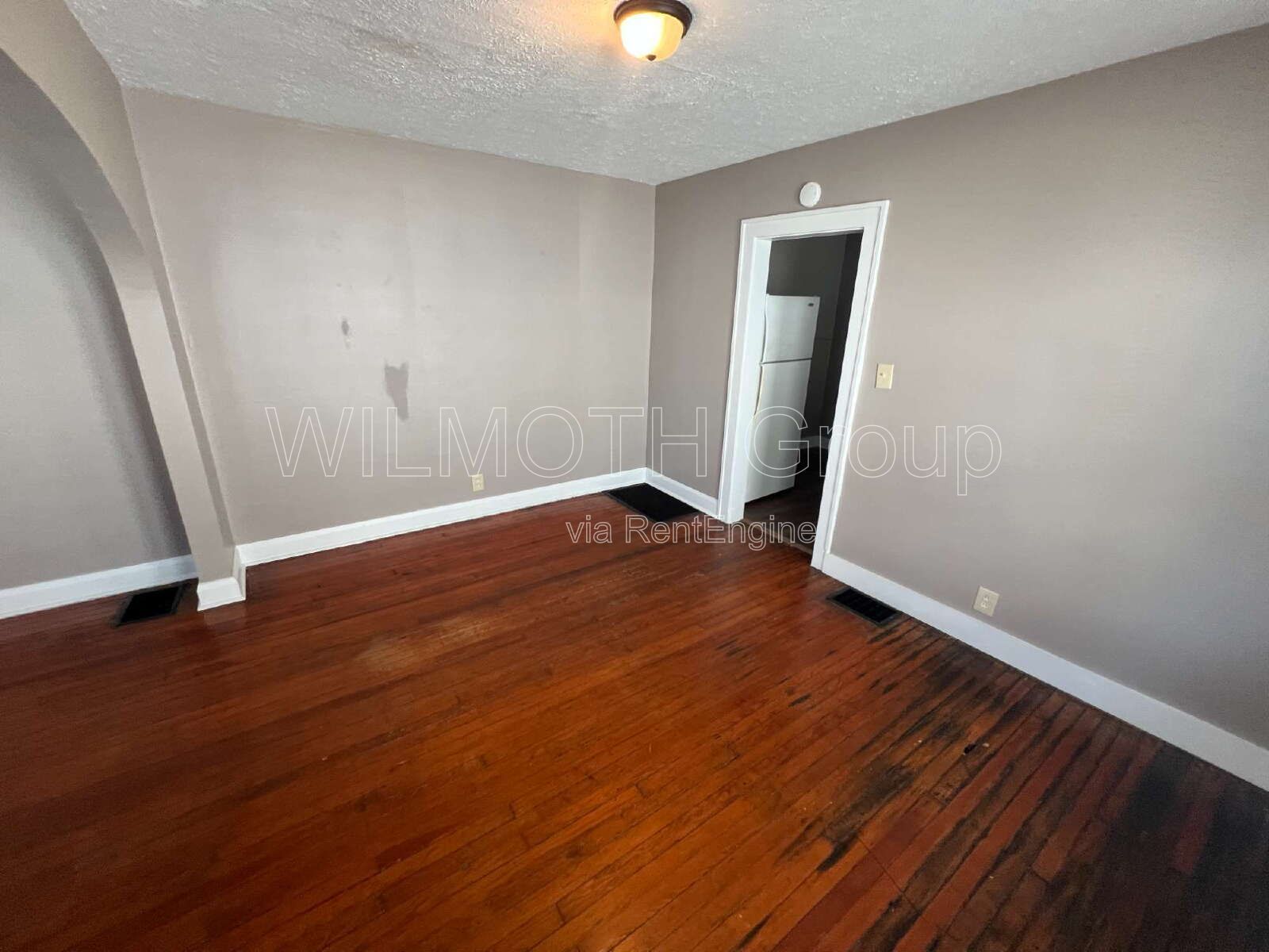 1-Bedroom Retreat with Gleaming Hardwood Floors in Indianapolis property image