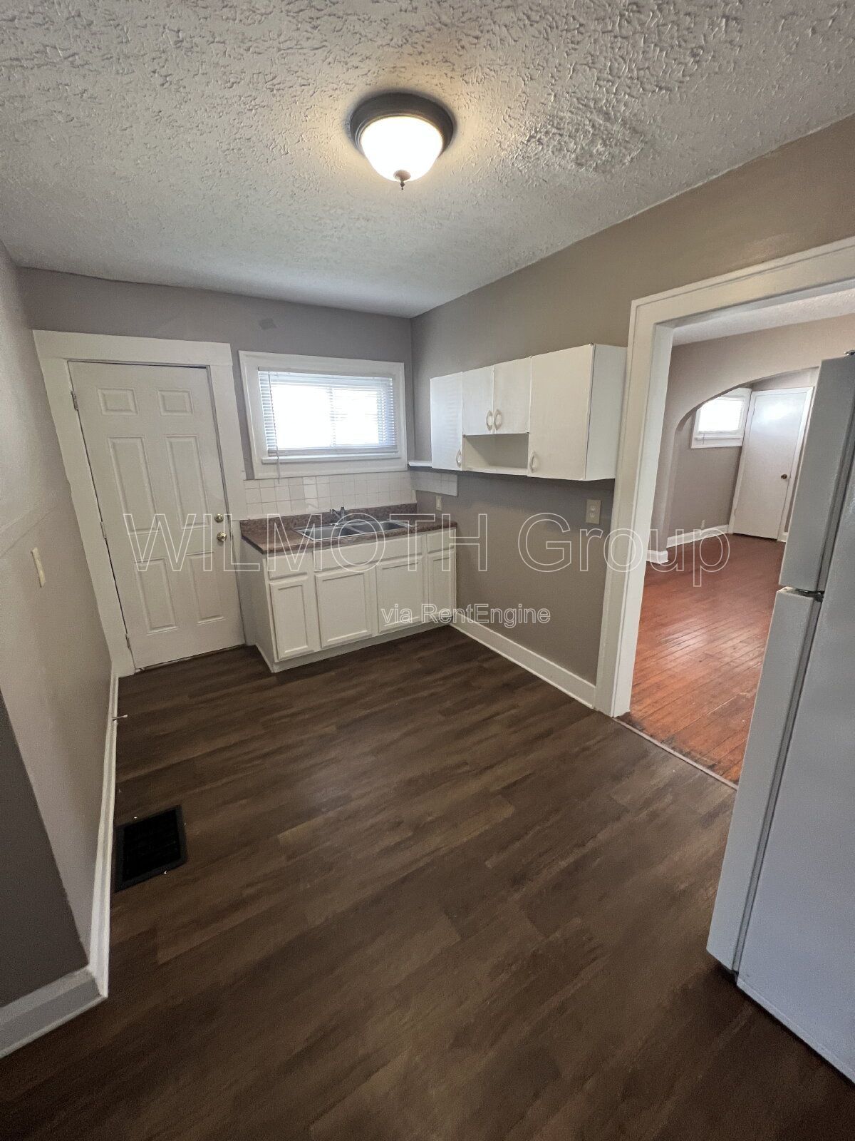 1-Bedroom Retreat with Gleaming Hardwood Floors in Indianapolis property image