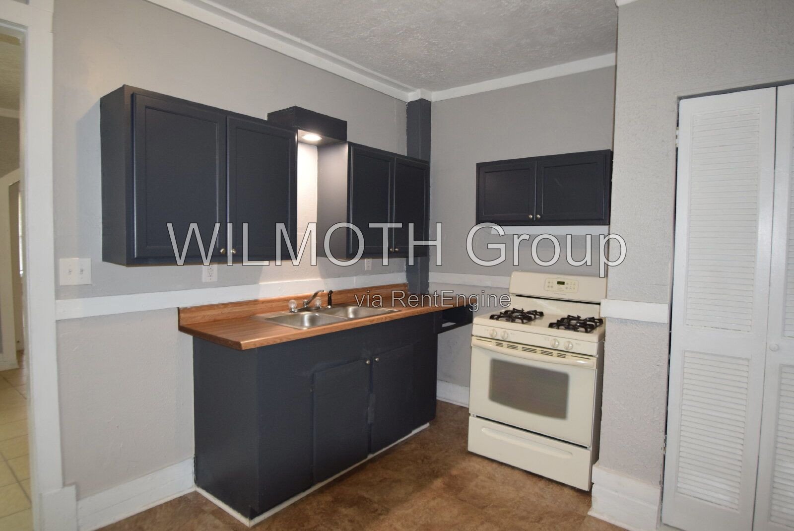 2-Bedroom Duplex with Gleaming Hardwood Floors at 1040 Division Street, Indianapolis! property image