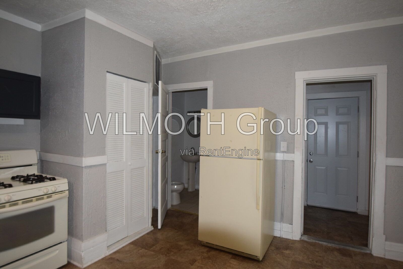 2-Bedroom Duplex with Gleaming Hardwood Floors at 1040 Division Street, Indianapolis! property image