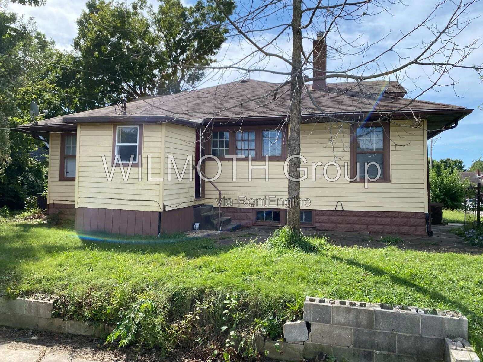 3-Bed Home with Spacious 2,225 Sq Ft & Gleaming Hardwood Floors at 1000 East 8th St, Muncie! property image