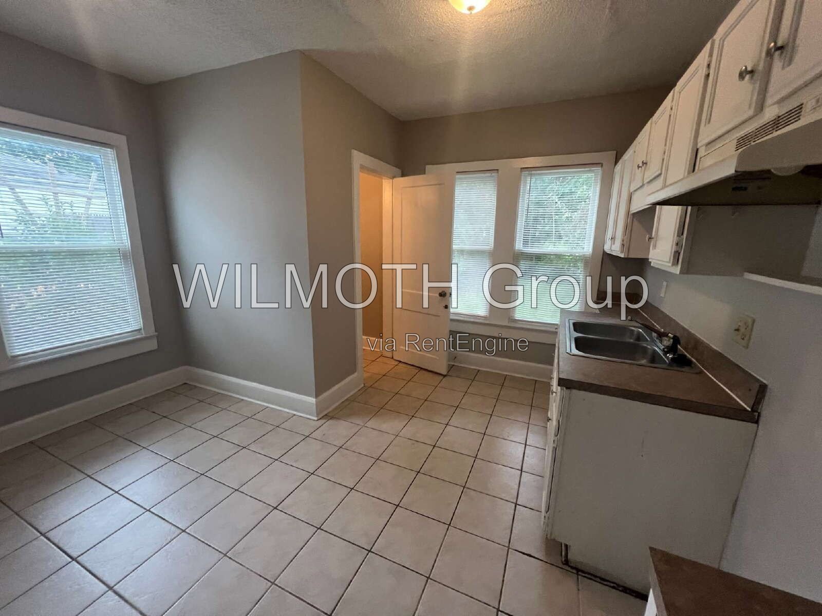 3-Bedroom Duplex at 3948 Boulevard Place – Spacious 1260 Sq Ft Gem in Indianapolis! property image