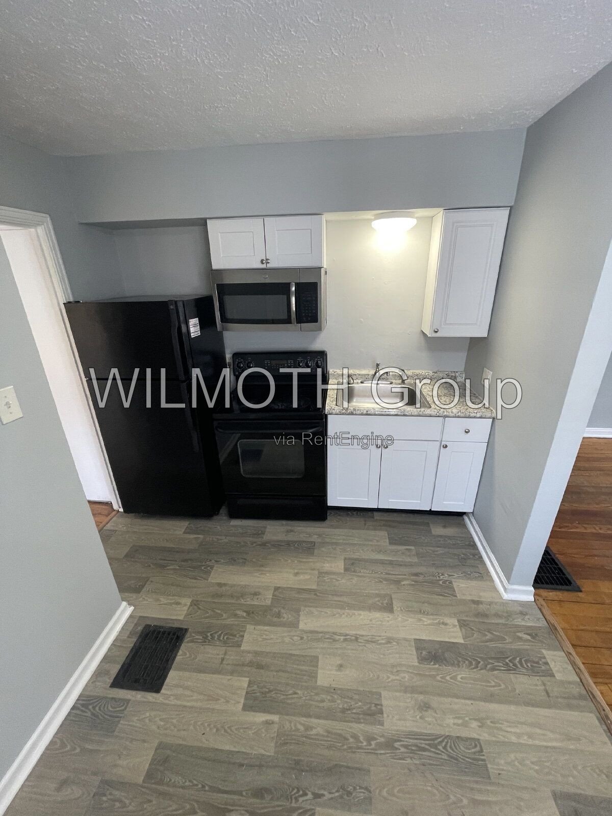 1-Bedroom Retreat with Gleaming Hardwood Floors in Indianapolis property image