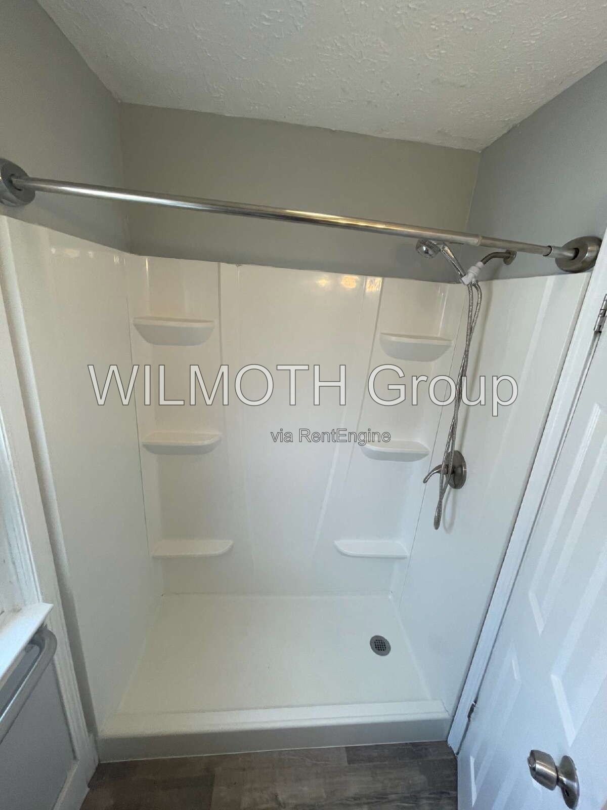1-Bedroom Retreat with Gleaming Hardwood Floors in Indianapolis property image