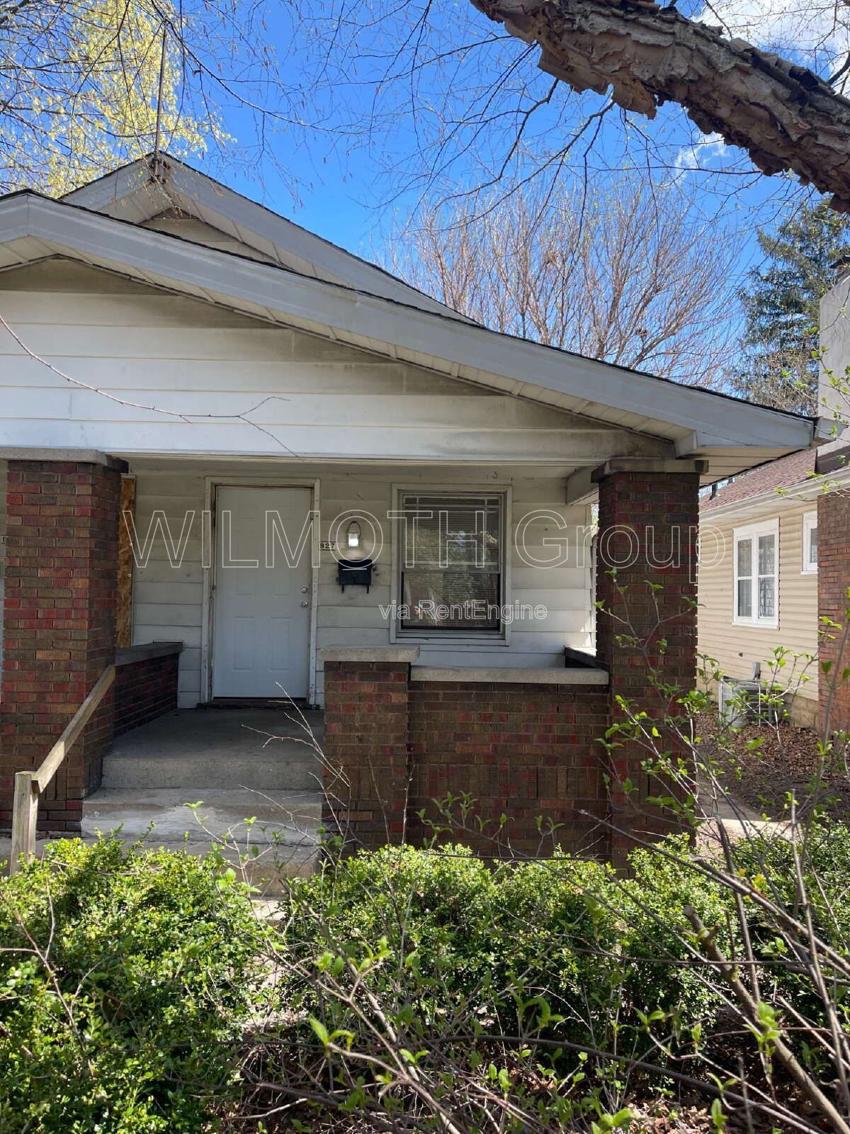 1-Bed Retreat with Hardwood Elegance at 927 North Chester Avenue! property image