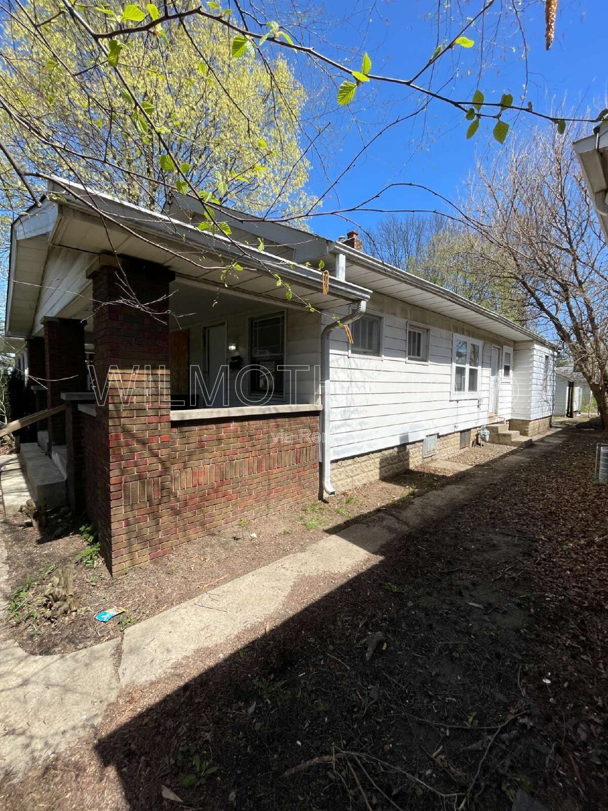 1-Bed Retreat with Hardwood Elegance at 927 North Chester Avenue! property image