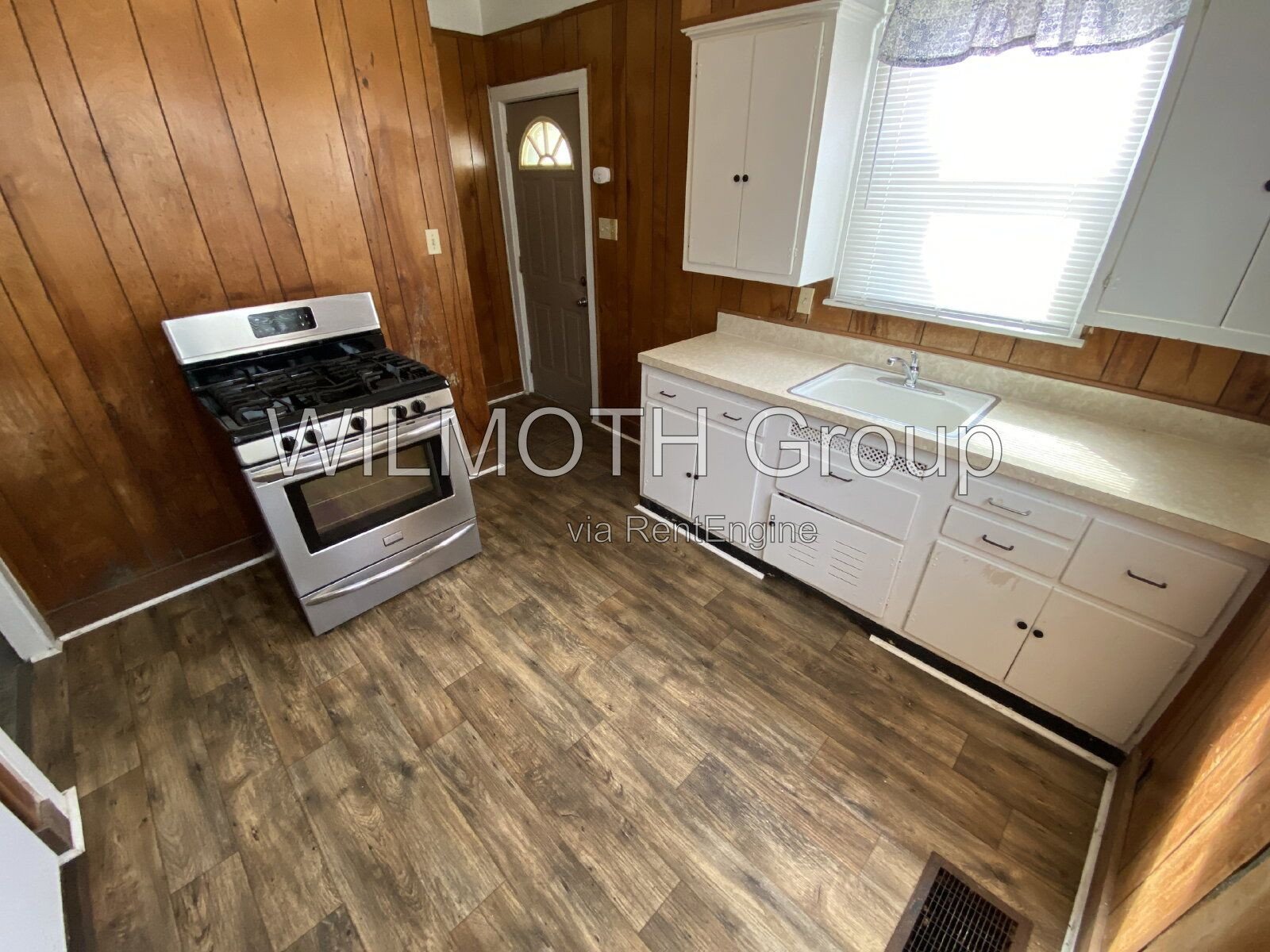 3-Bedroom Duplex with Hardwood Elegance at 404 South 1st Street, Gas City! property image