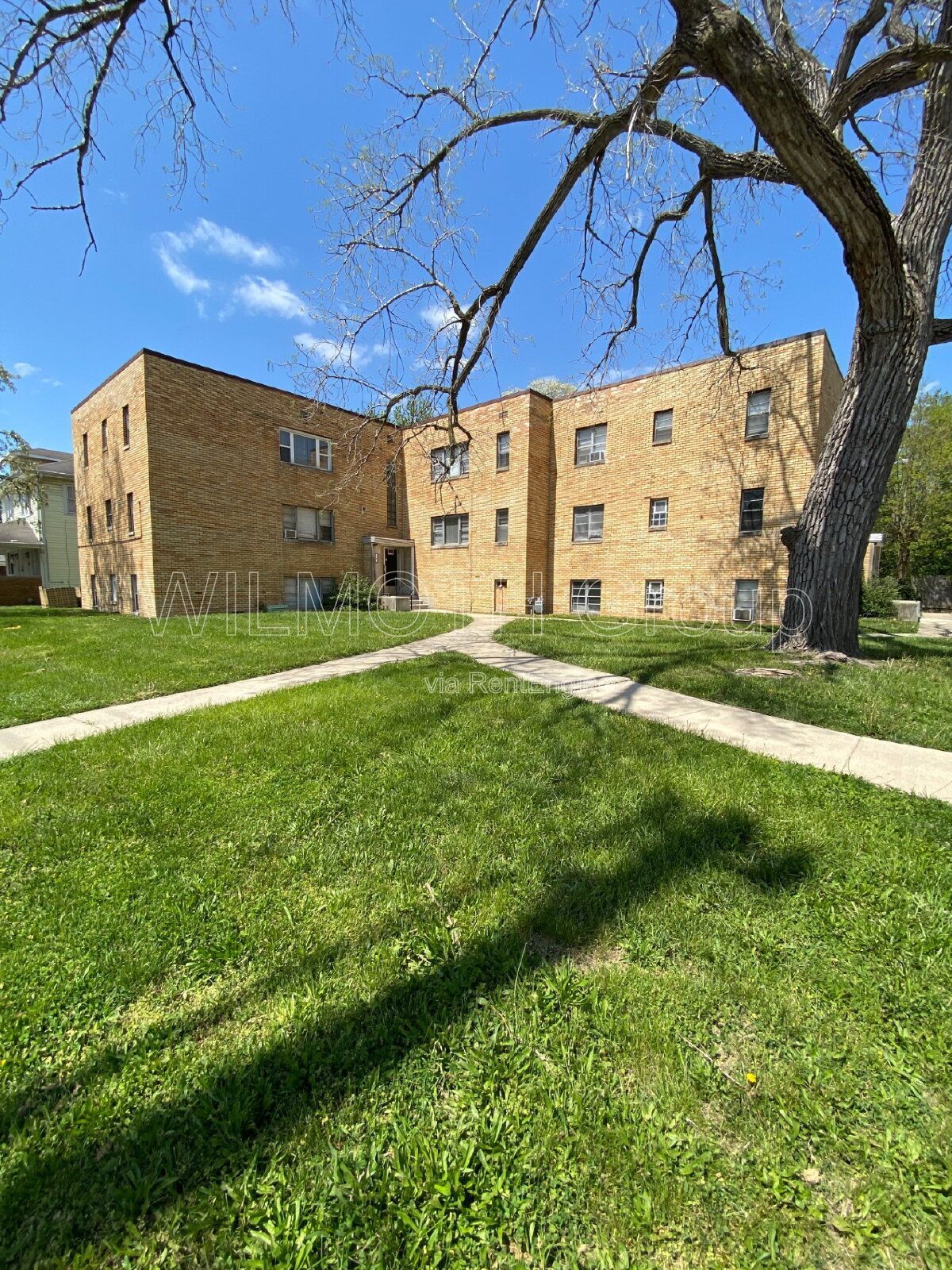 2-Bed Unit with Gleaming Hardwood Floors in Prime Indianapolis Location! property image