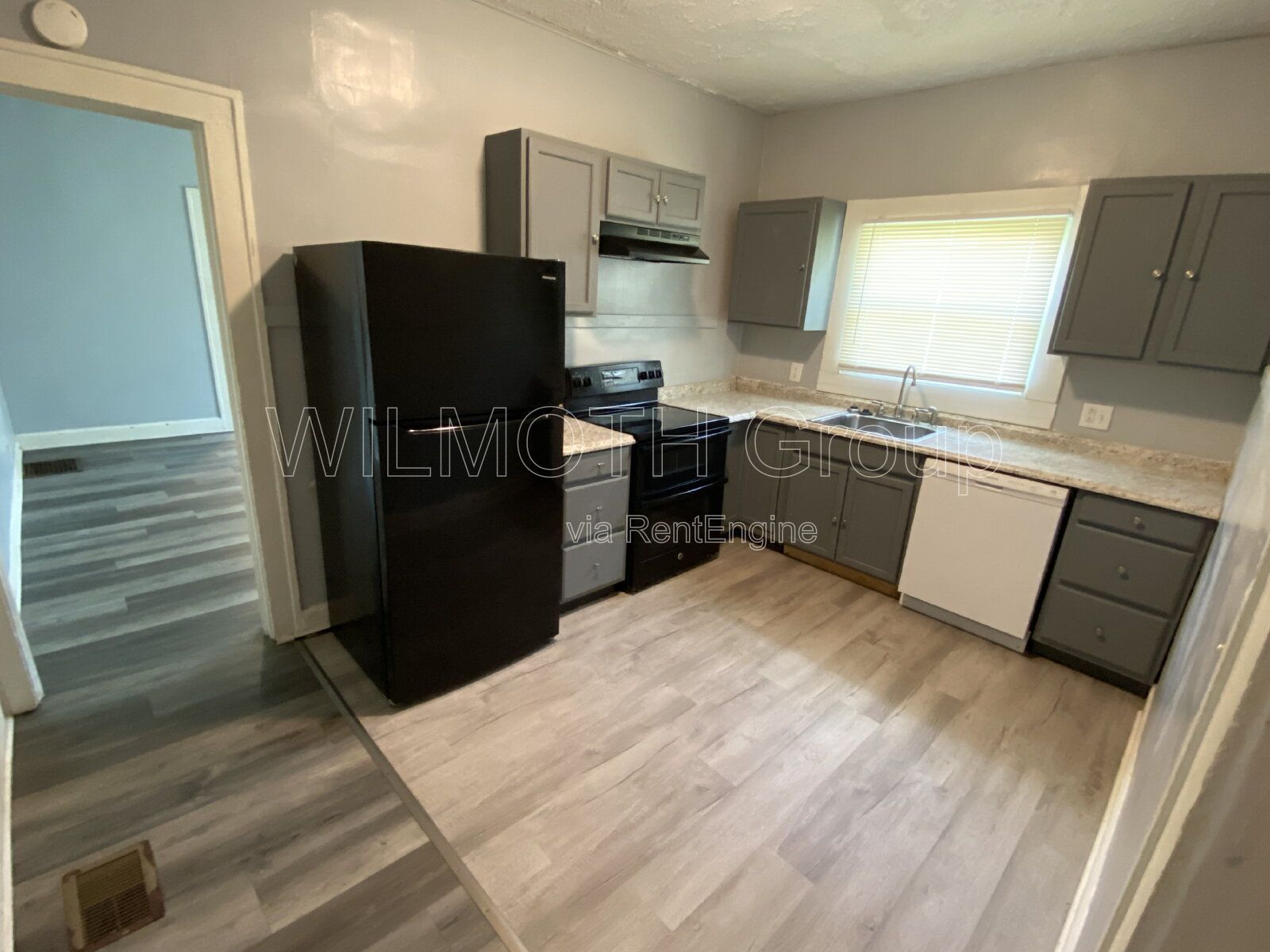 Studio Living at 15 North Riley Ave, Indianapolis – 500 Sq. Ft. of Pure Comfort! property image