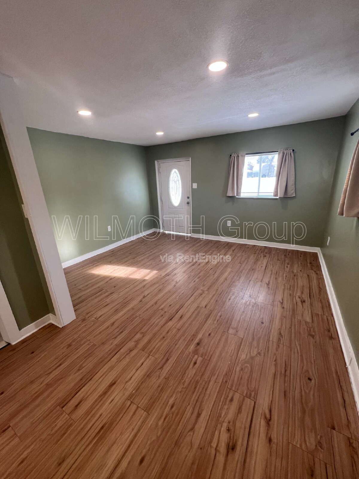 1-Bed Duplex with Gleaming Hardwood Floors on North Temple Avenue! property image