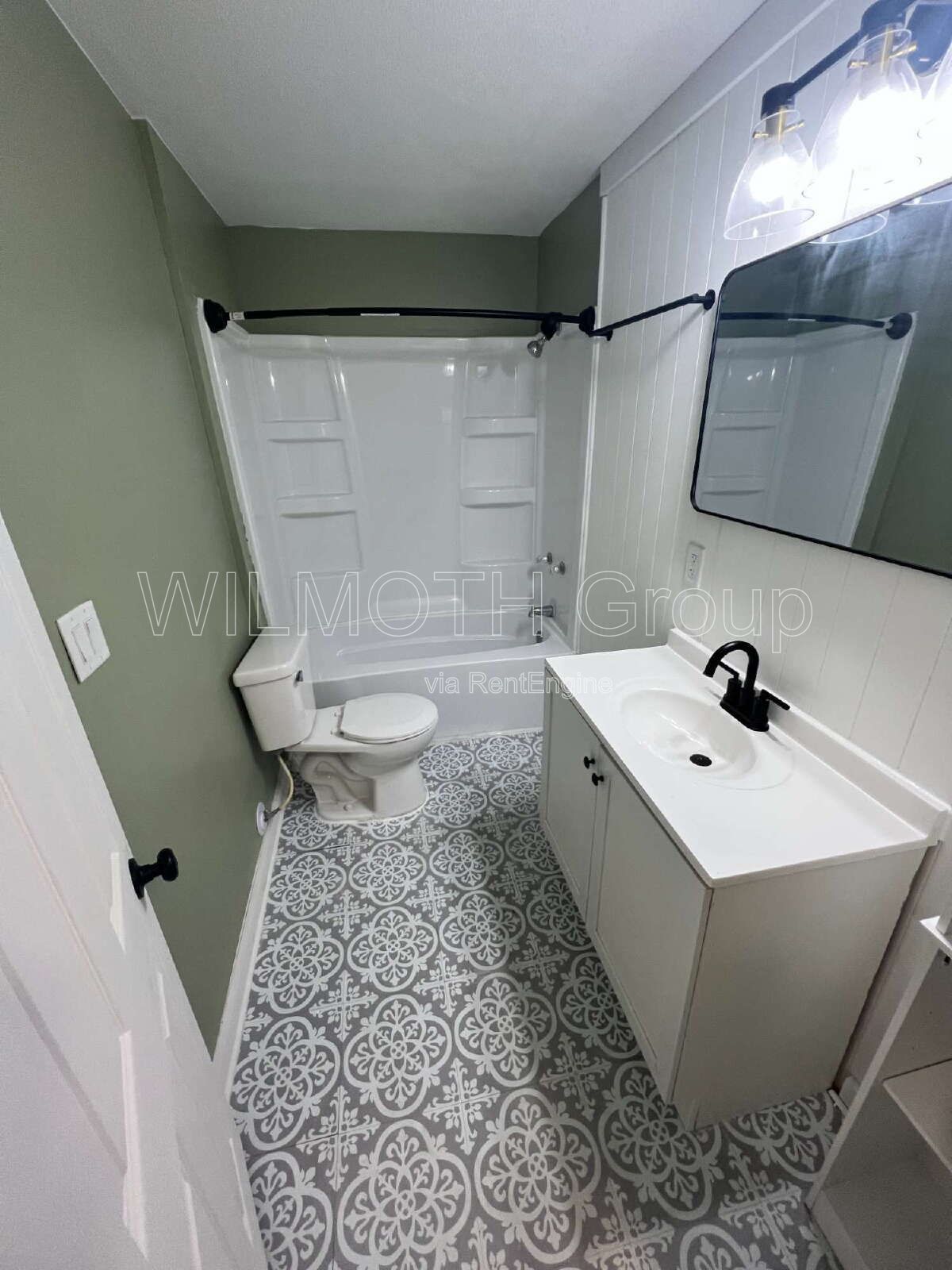 1-Bed Duplex with Gleaming Hardwood Floors on North Temple Avenue! property image