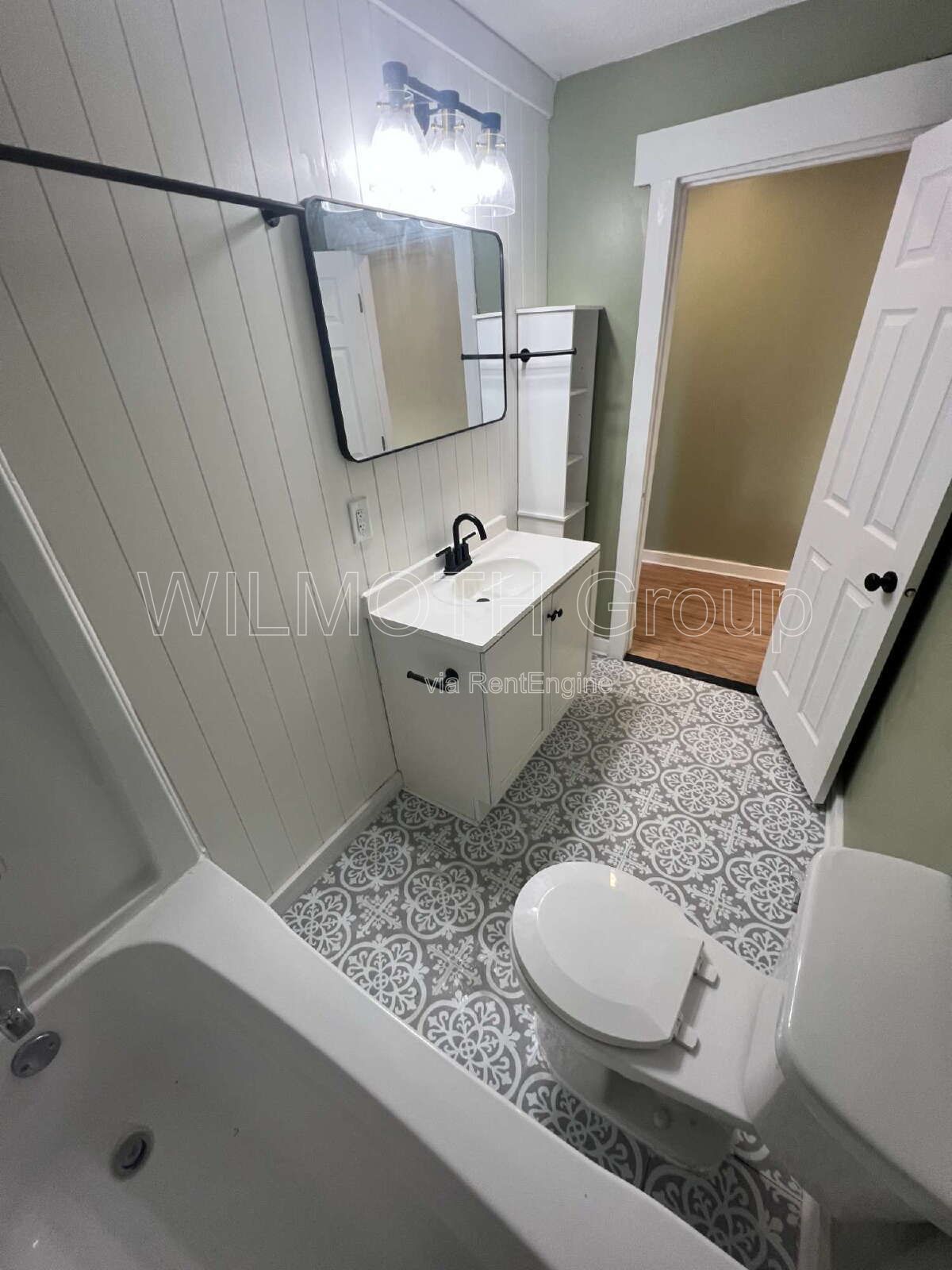1-Bed Duplex with Gleaming Hardwood Floors on North Temple Avenue! property image