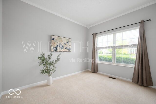 5-Bedroom Retreat with Finished Basement & Cozy Fireplace on Kinder Oak Drive! property image