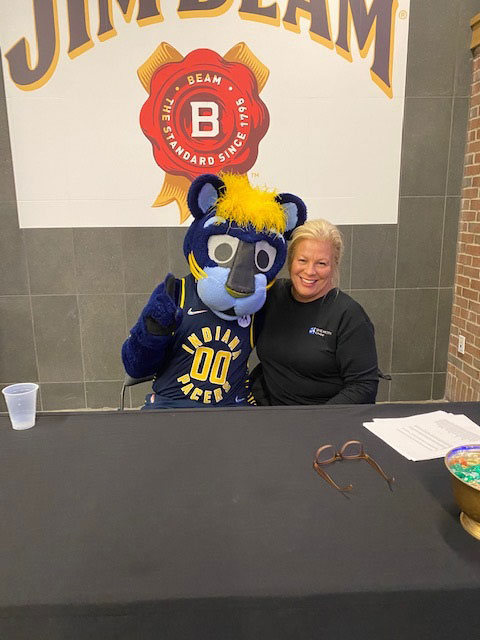 Indiana Pacers Serve Holiday Meal to Hundreds in Need